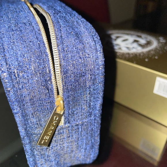 CHANEL HOLIDAY POUCH ONLY 2023 - Picture 3 of 4